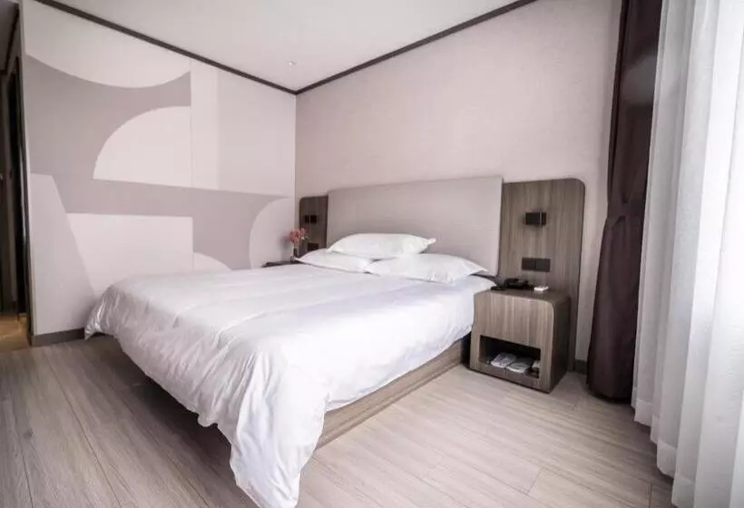 Hanting Hotel Zhuhai Xiangzhou Long Distance Bus Station