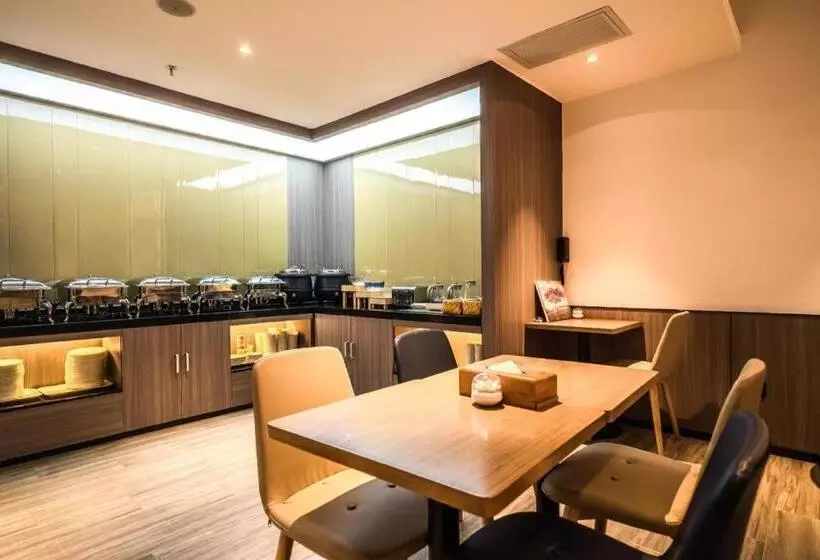 Hanting Hotel Zhuhai Xiangzhou Long Distance Bus Station