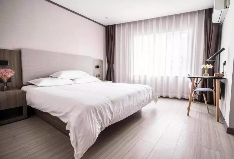 Hanting Hotel Zhuhai Xiangzhou Long Distance Bus Station