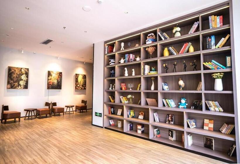 Hanting Hotel Zhuhai Xiangzhou Long Distance Bus Station