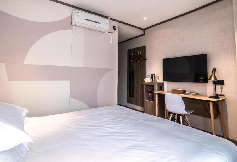 Hanting Hotel Zhuhai Xiangzhou Long Distance Bus Station