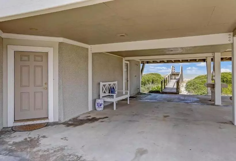 ホテル Oceanfront Pet Friendly Unit