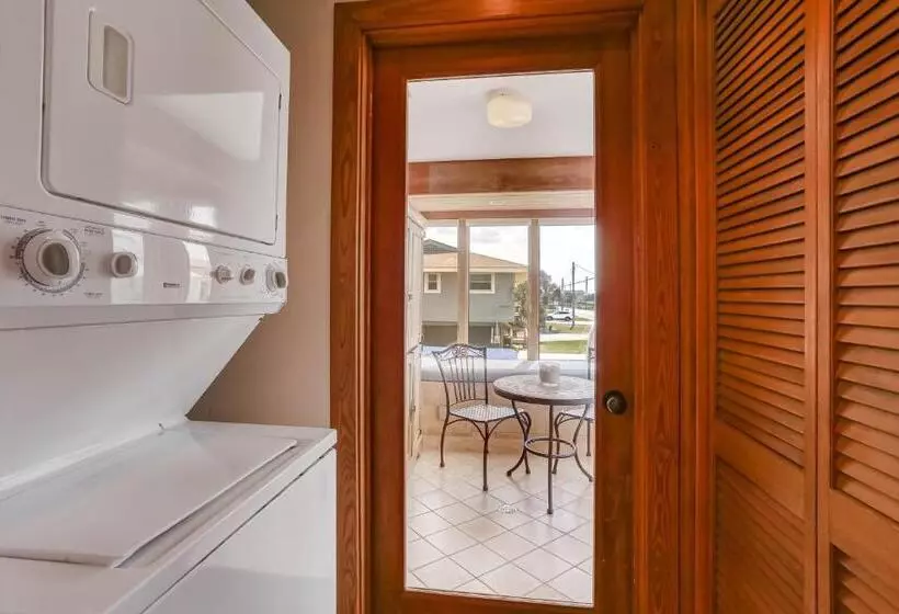 ホテル Oceanfront Pet Friendly Unit