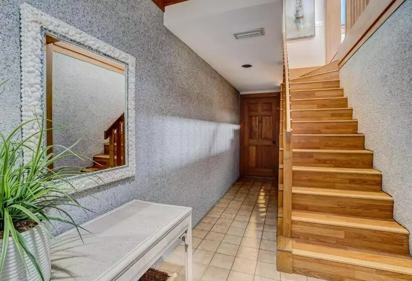ホテル Oceanfront Pet Friendly Unit