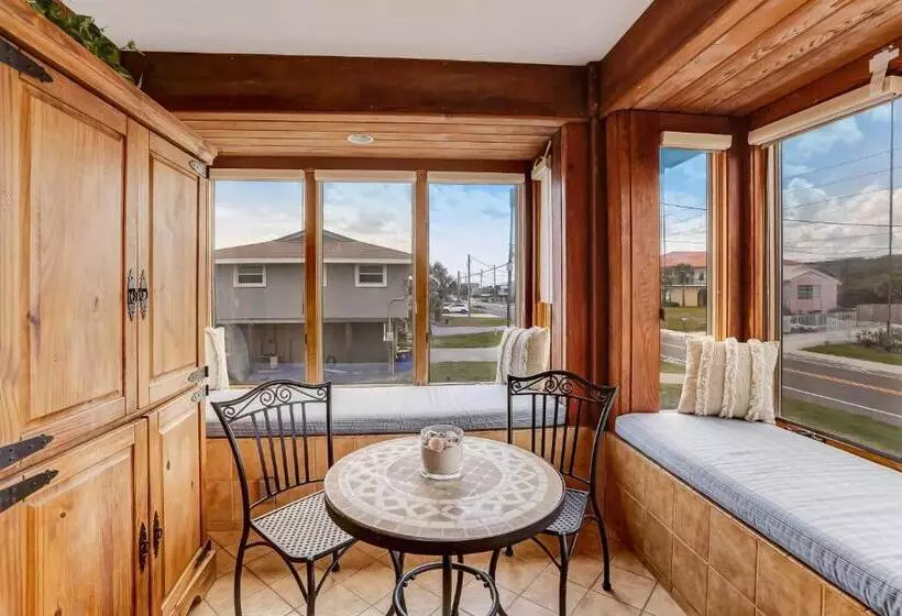 ホテル Oceanfront Pet Friendly Unit