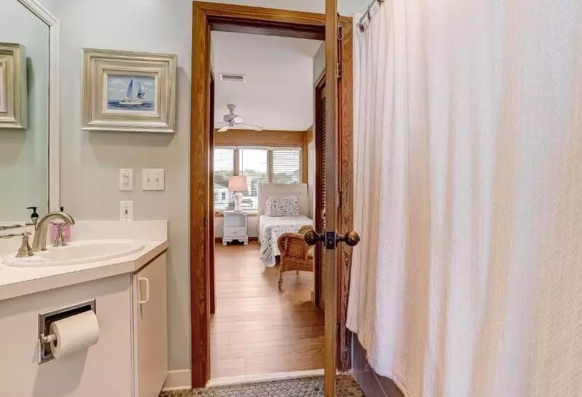 ホテル Oceanfront Pet Friendly Unit
