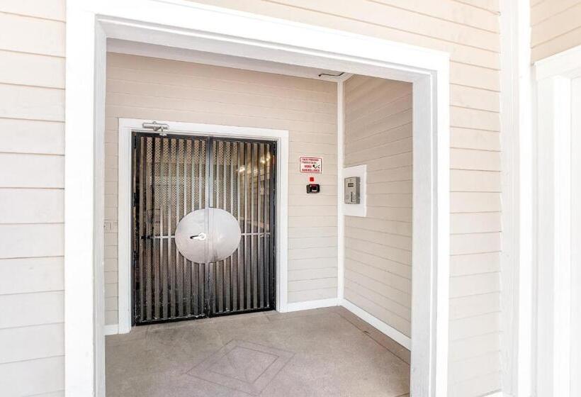 בית מלון כפרי Casa Cubana @ Duval Square R14