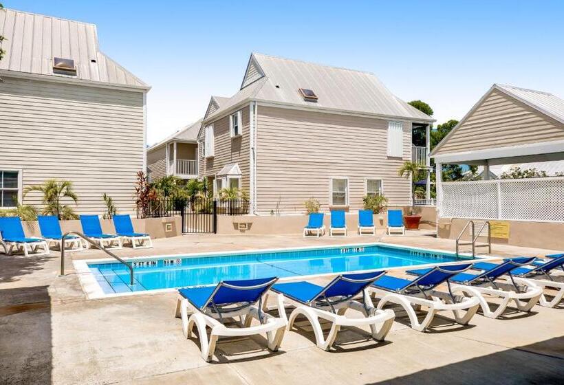 בית מלון כפרי Casa Cubana @ Duval Square R14