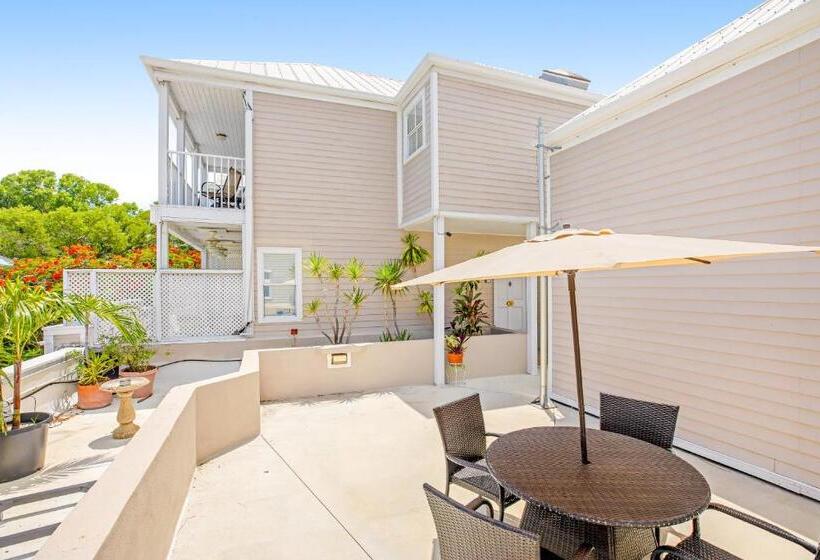 בית מלון כפרי Casa Cubana @ Duval Square R14