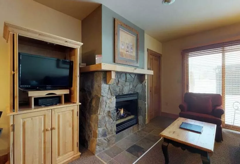 Hotelli Red Hawk Lodge 2200