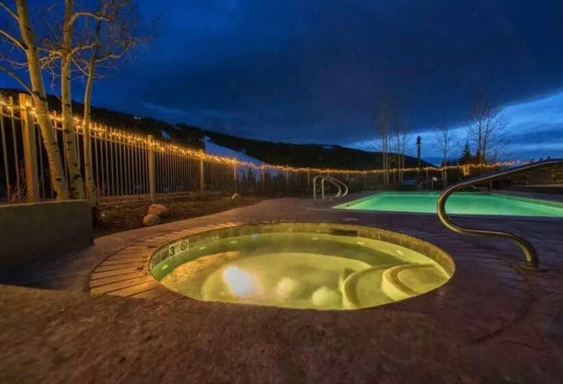 Hotelli Red Hawk Lodge 2200
