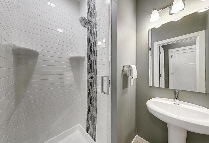 هتل Serenity Island