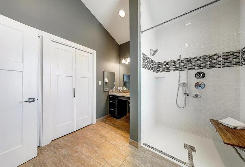 هتل Serenity Island