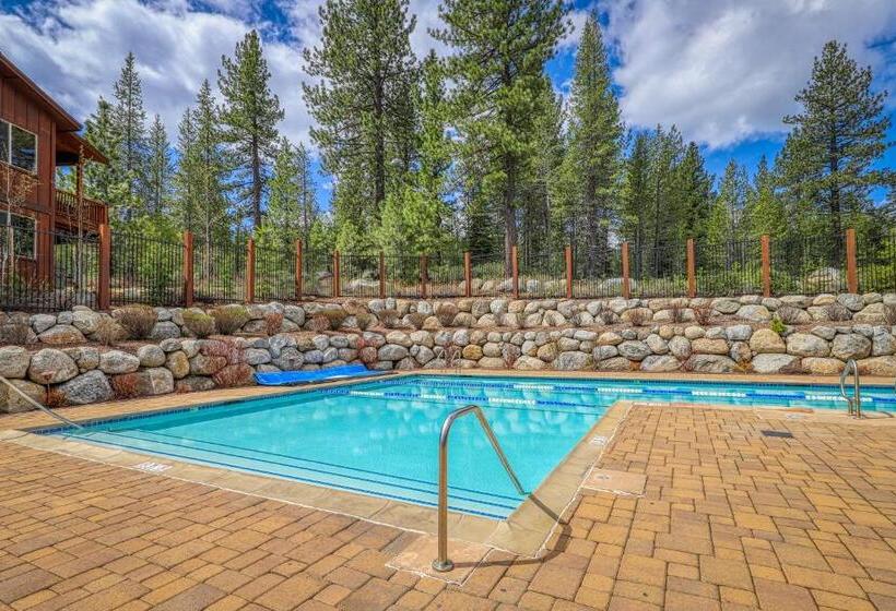 Отель Truckee Living