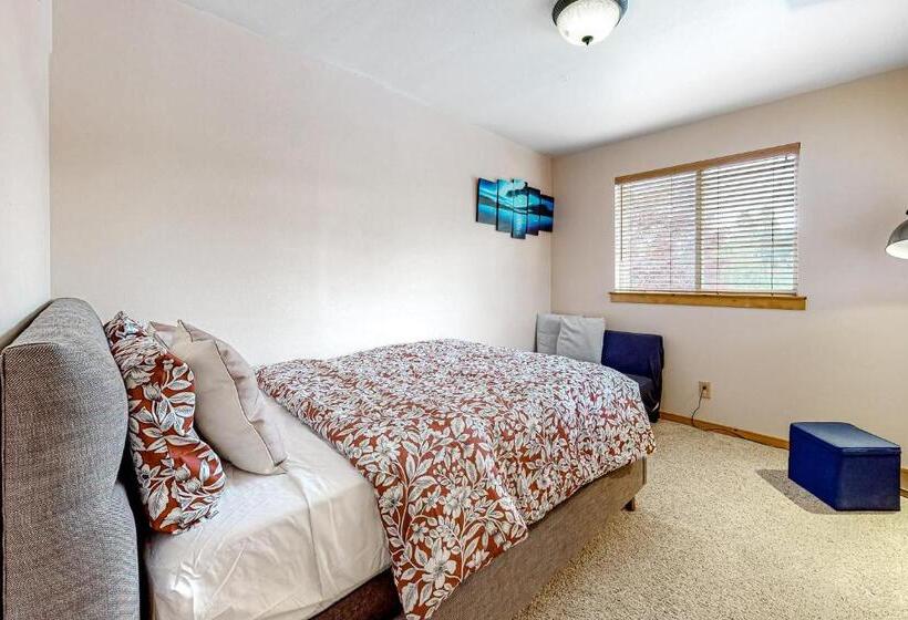 Отель Truckee Living