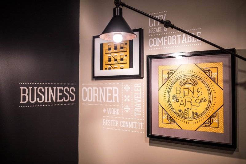 Отель Best Western Plus Suitcase Paris La Defense