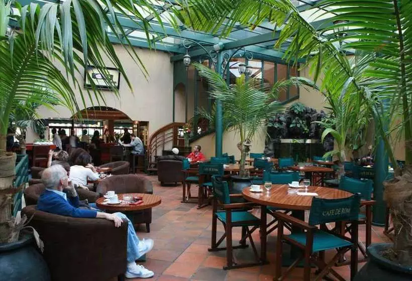 هتل Cafe De Rome