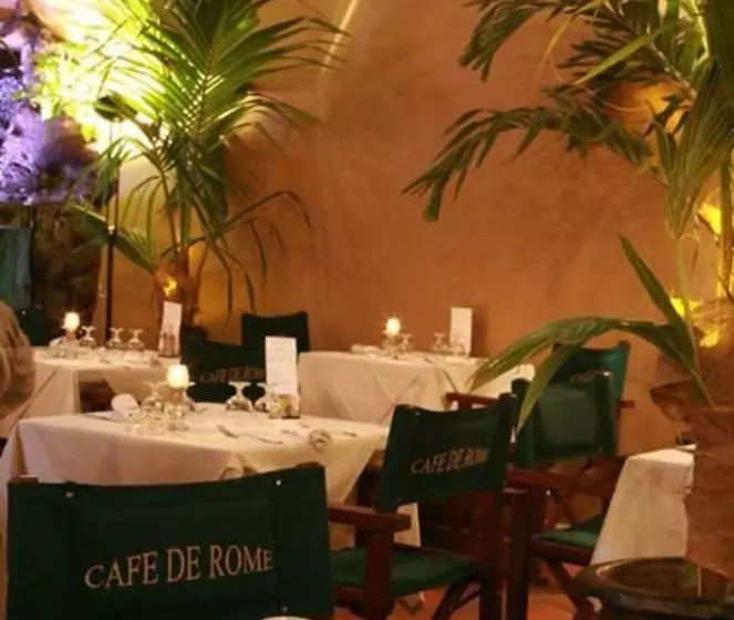 هتل Cafe De Rome