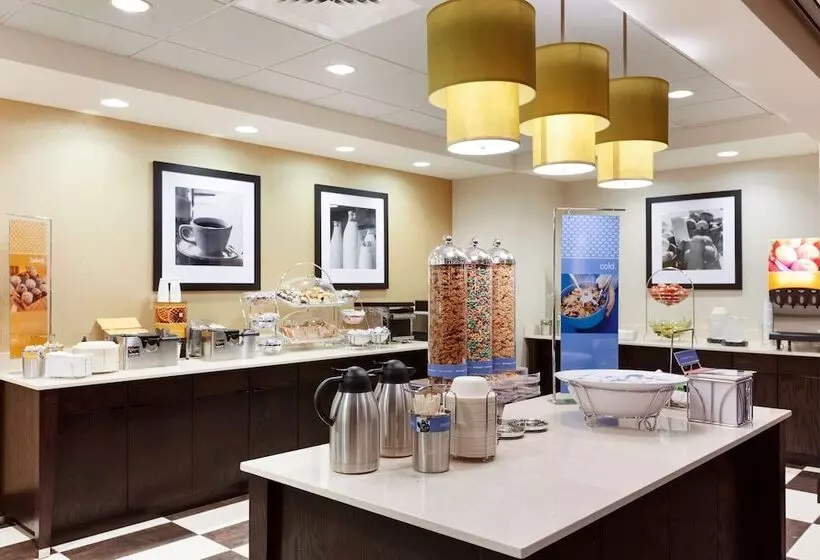 Отель Hampton Inn & Suites Camp Springs/andrews Afb