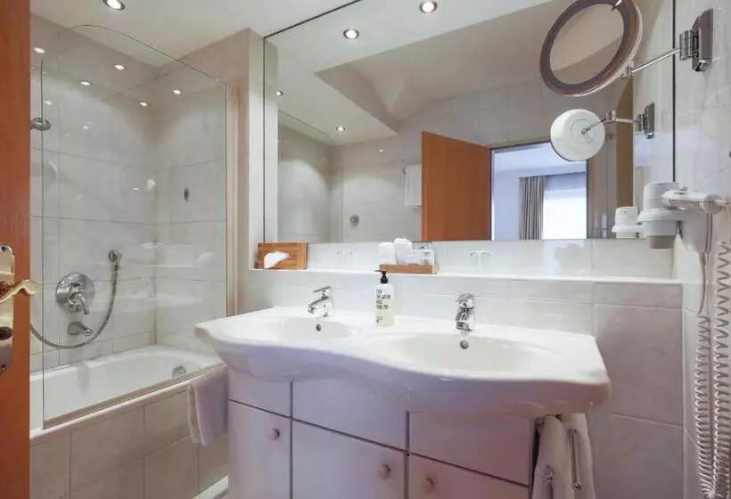 Hotel Staudacherhof History & Lifestyle