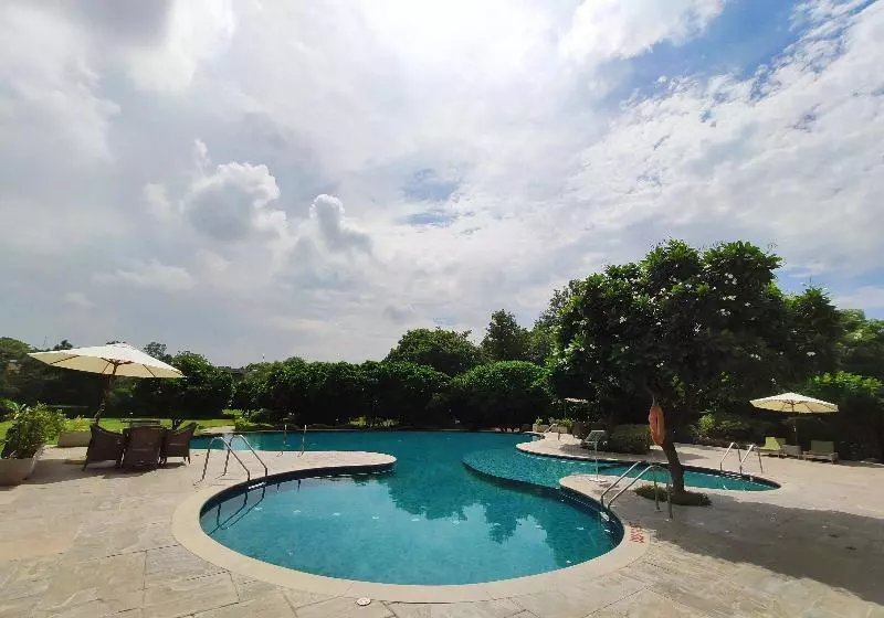 호텔 Taj Damdama Lake Resort & Spa, Gurugram