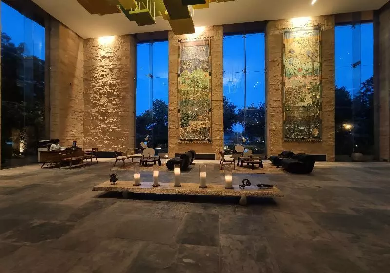 호텔 Taj Damdama Lake Resort & Spa, Gurugram