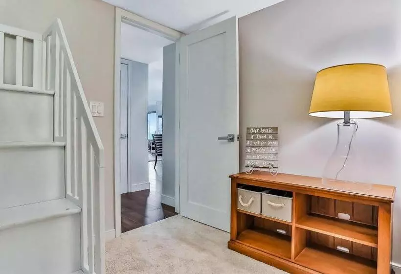 Hotelli Shorehom By The Sea   12