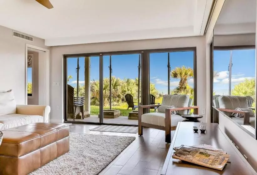 Hotelli Shorehom By The Sea   12