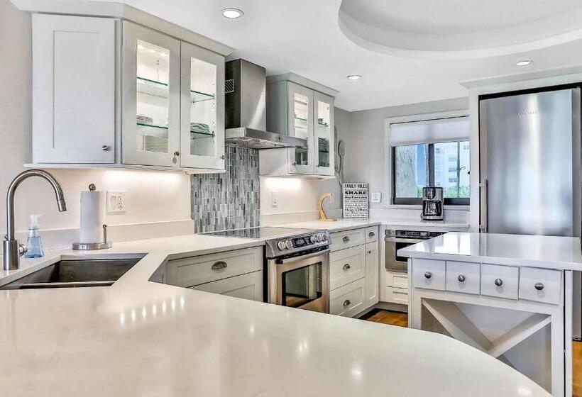 Отель Shorehom By The Sea 12