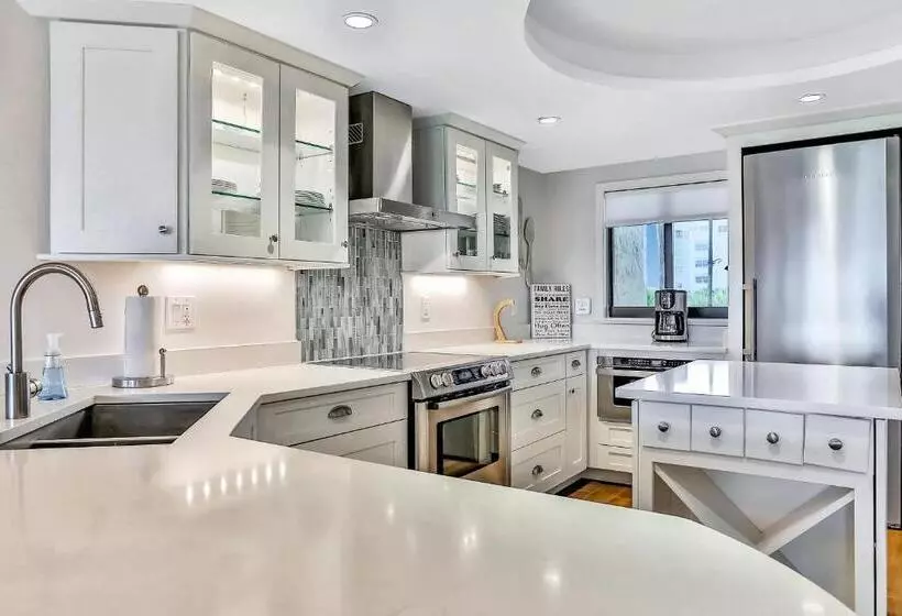 Hotelli Shorehom By The Sea   12