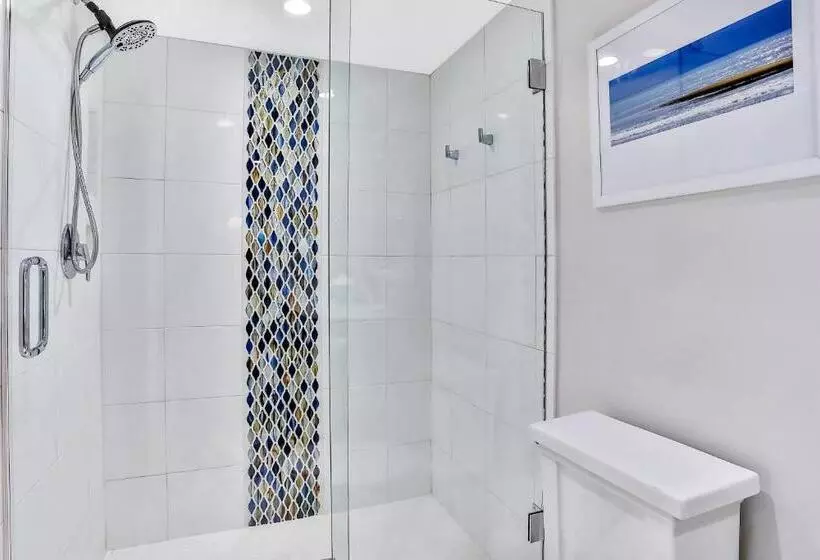 Hotelli Shorehom By The Sea   12