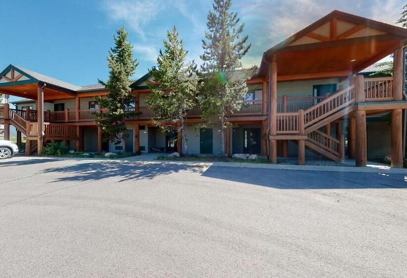 هتل Grand County Get Away