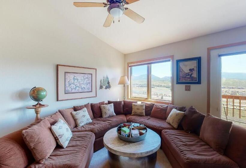 هتل Grand County Get Away