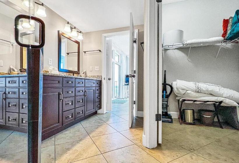 فندق Jade East Towers 720