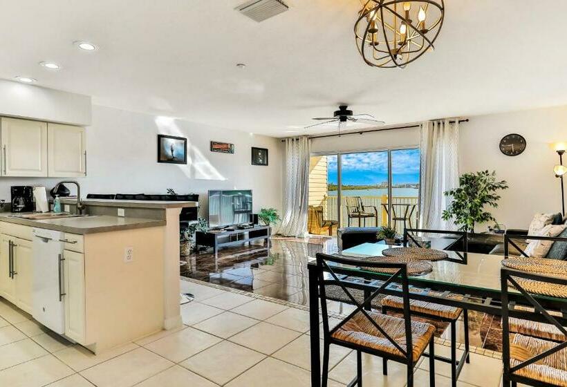 ホテル Captain Coves #102