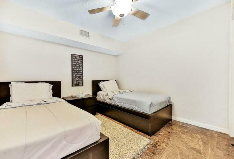 ホテル Captain Coves #102