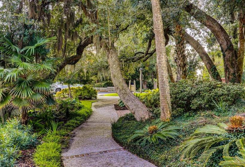 ホテル Hickory Cove 8