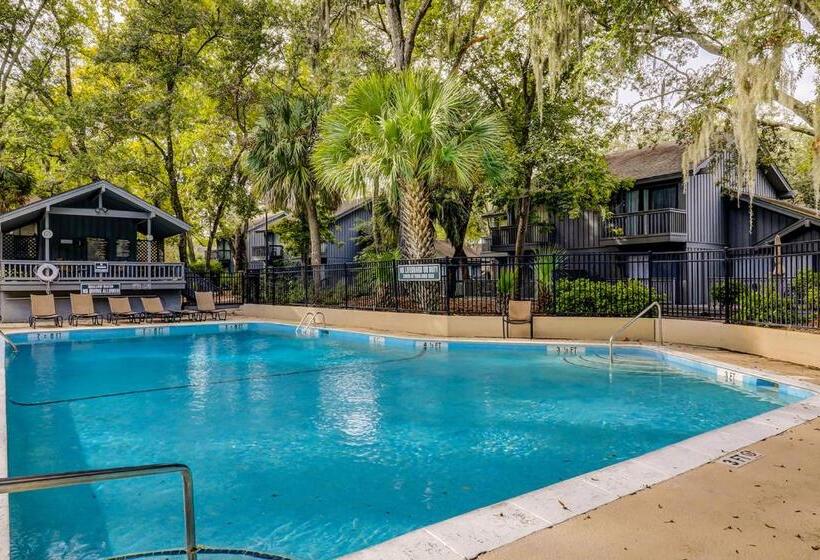 ホテル Hickory Cove 8