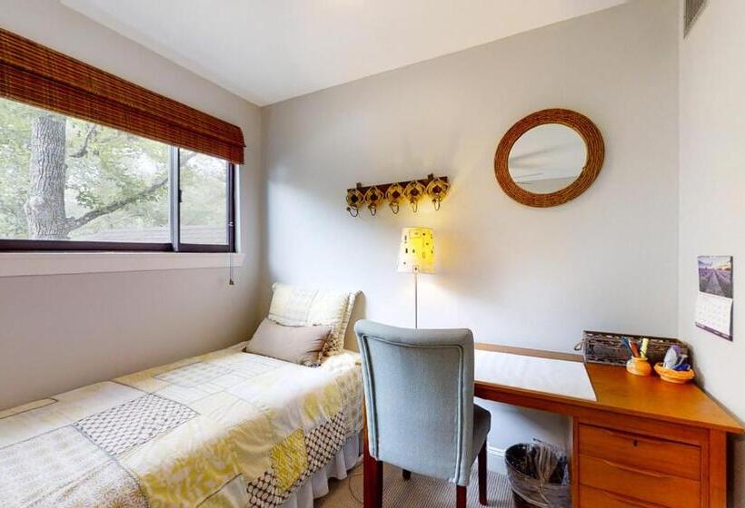 ホテル Hickory Cove 8