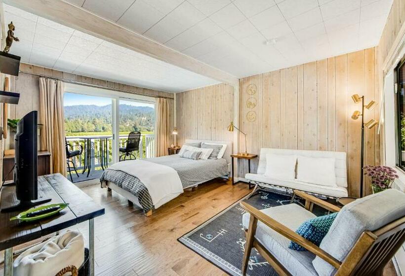 Отель Melody Vineyard Cottage