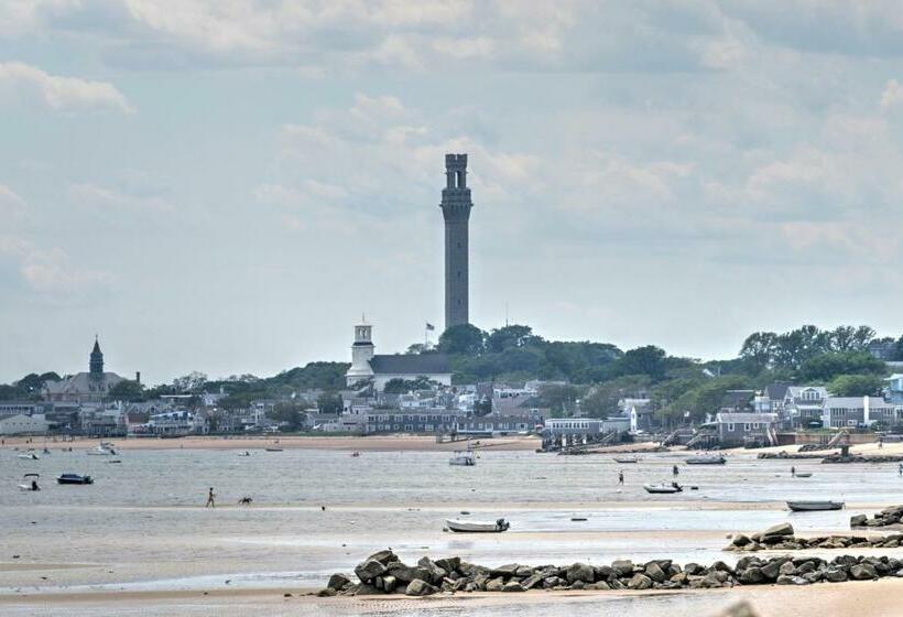 هتل Provincetown Perfection