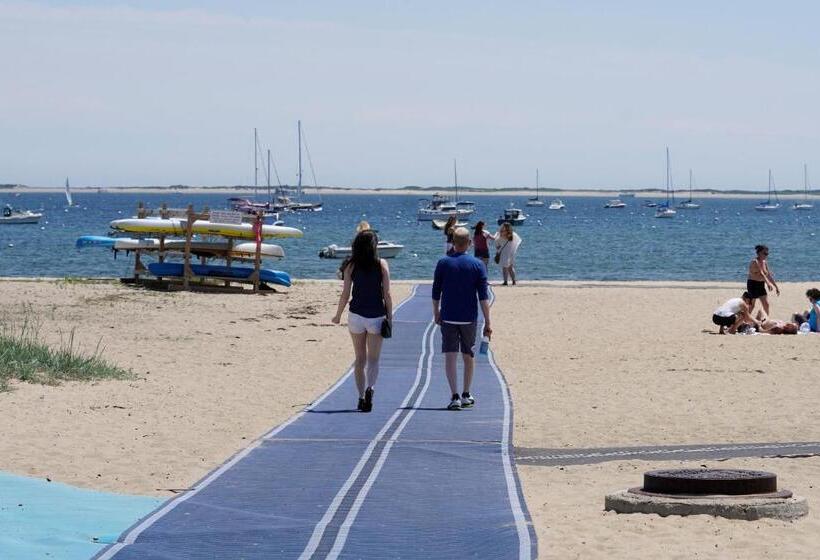 هتل Provincetown Perfection
