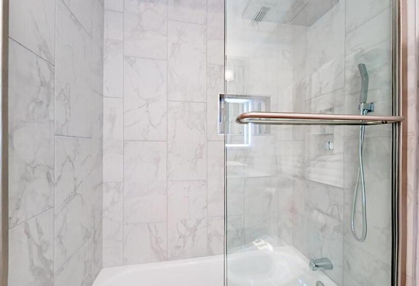 فندق 104 World Of Tennis Square #104