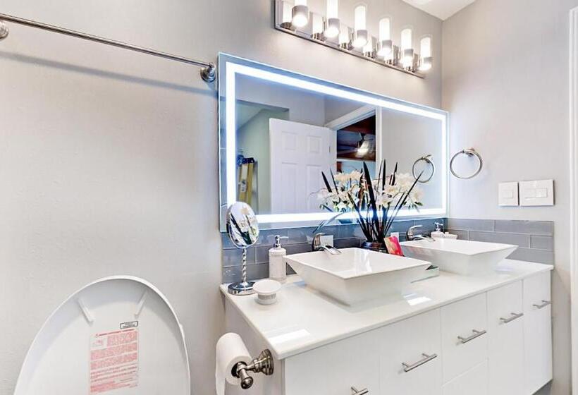 فندق 104 World Of Tennis Square #104