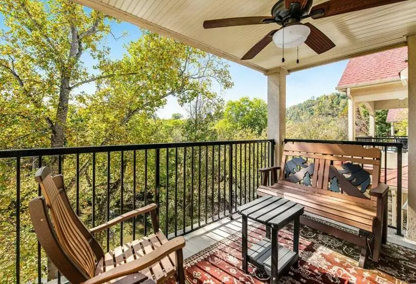 Hotelli Jan S Riverside Retreat