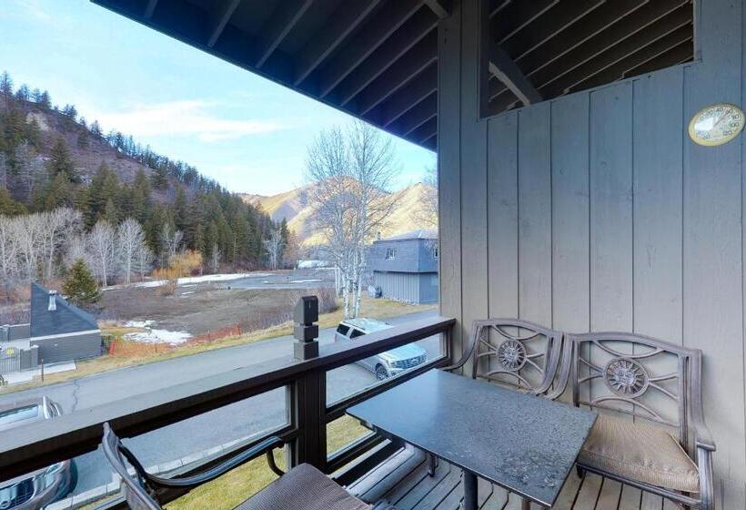 בית מלון כפרי Mountain Magic