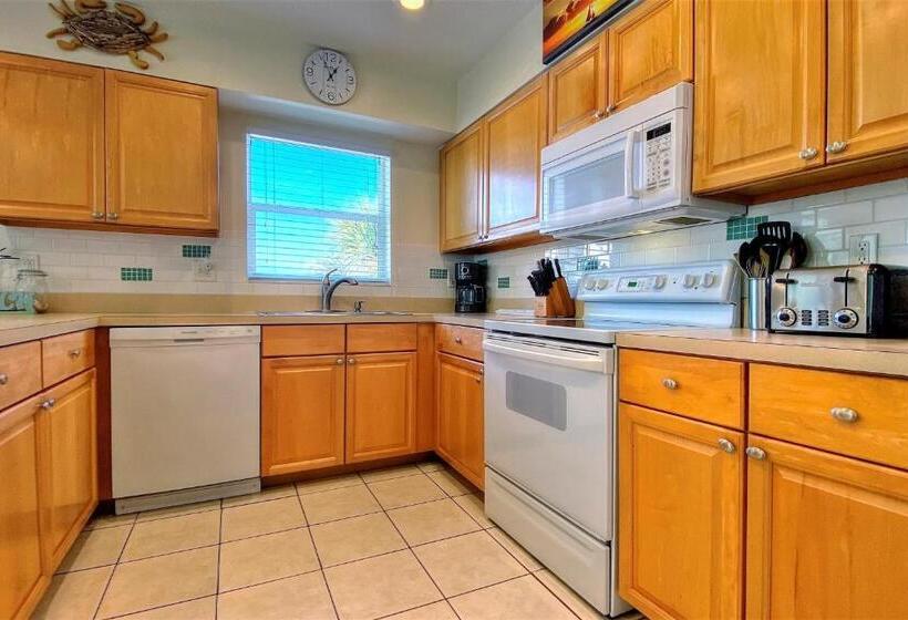 Отель Beachside Villas 204b