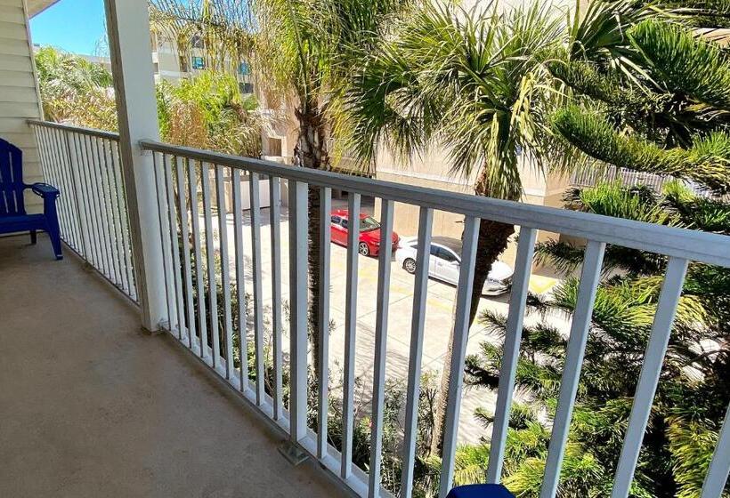 Отель Beachside Villas 204b