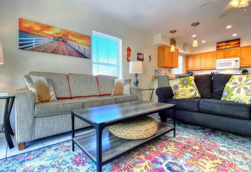 Отель Beachside Villas 204b