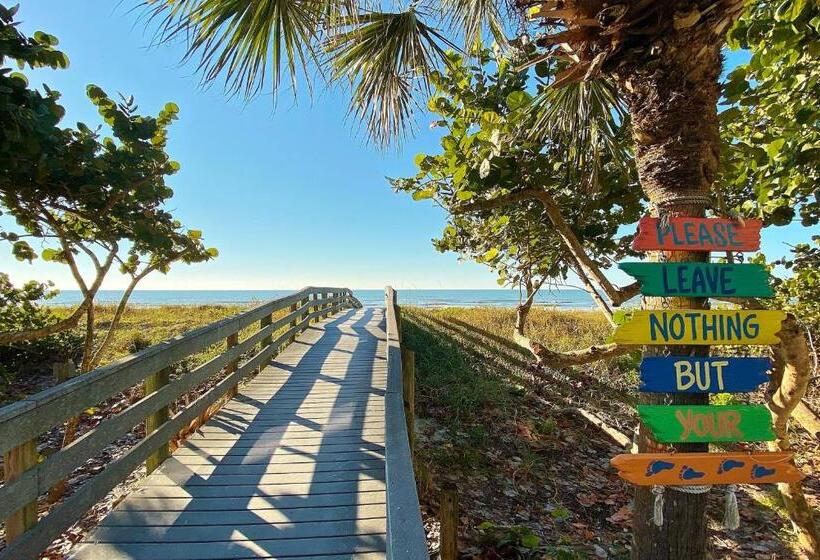 Отель Beachside Villas 204b